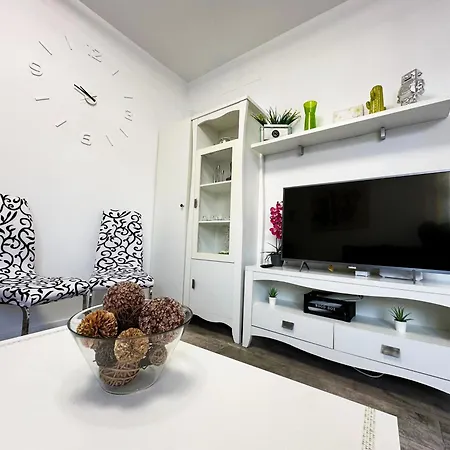 A8 - En La Carihuela, 2 Dormitorios, Wifi, A 100 Metros De La Playa