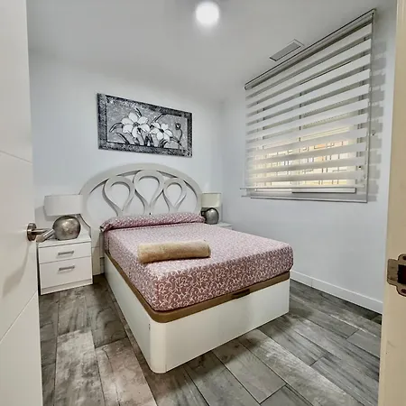Apartamento A8 - En La Carihuela, 2 Dormitorios, Wifi, A 100 Metros De La Playa