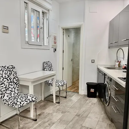 A8 - Family 2-bedroom With Free Private Parking - 100 M From La Carihuela Lägenhet