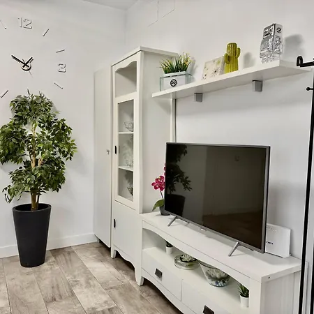 A8 - En La Carihuela, 2 Dormitorios, Wifi, A 100 Metros De La Playa Torremolinos