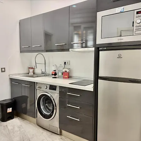 A8 - En La Carihuela, 2 Dormitorios, Wifi, A 100 Metros De La Playa