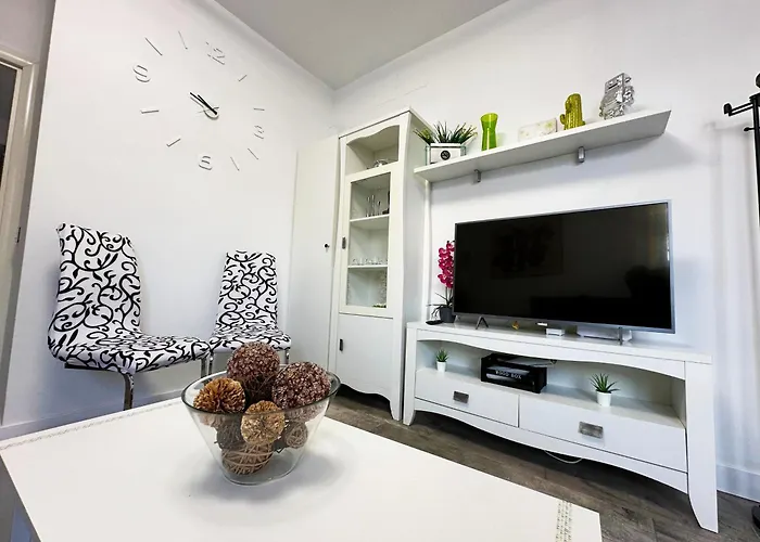 A8 - En La Carihuela, 2 Dormitorios, Wifi, A 100 Metros De La Playa