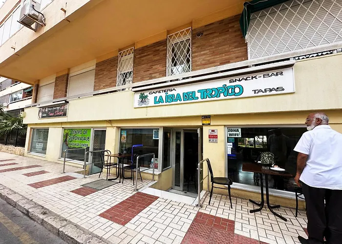 A8 - En La Carihuela, 2 Dormitorios, Wifi, A 100 Metros De La Playa Apartamento Torremolinos