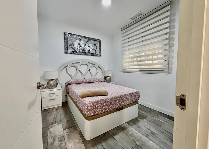 Apartamento A8 - En La Carihuela, 2 Dormitorios, Wifi, A 100 Metros De La Playa