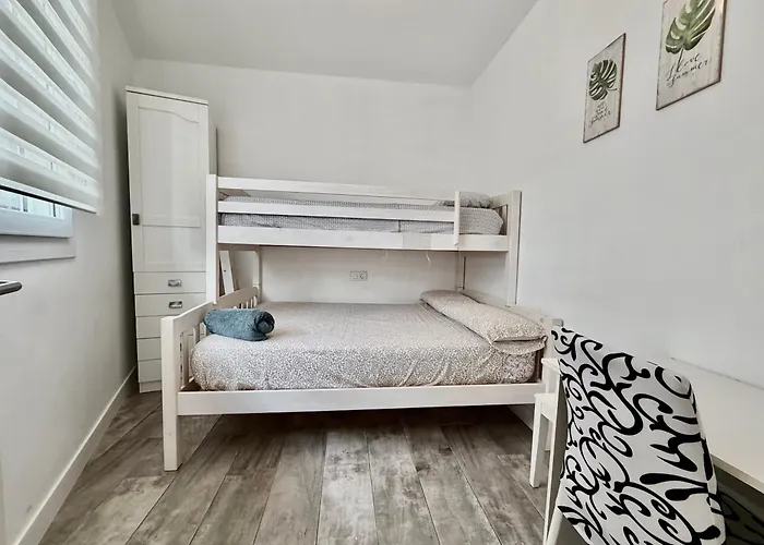 A8 - En La Carihuela, 2 Dormitorios, Wifi, A 100 Metros De La Playa Apartamento