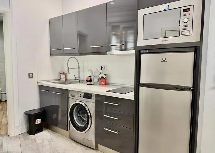 A8 - En La Carihuela, 2 Dormitorios, Wifi, A 100 Metros De La Playa