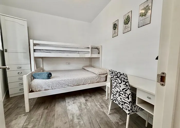 Apartamento A8 - En La Carihuela, 2 Dormitorios, Wifi, A 100 Metros De La Playa *