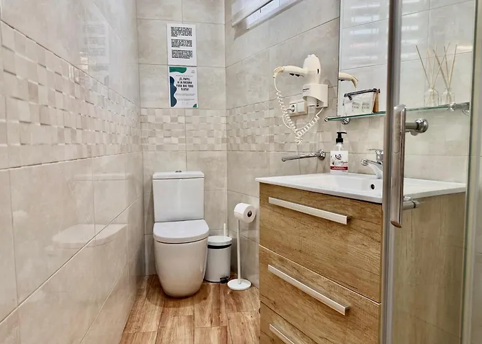 A8 - En La Carihuela, 2 Dormitorios, Wifi, A 100 Metros De La Playa Apartamento *